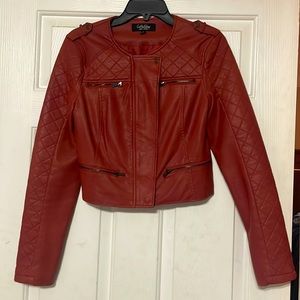 🌙 NWOT Red leather crop jacket from the Buckle Size Medium